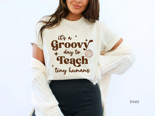 It's a Groovy Day to Teach Shirt, Retro Teacher T-Shirt for Women, Back to School Teacher Gift, Cute Teaching Tee for Educators