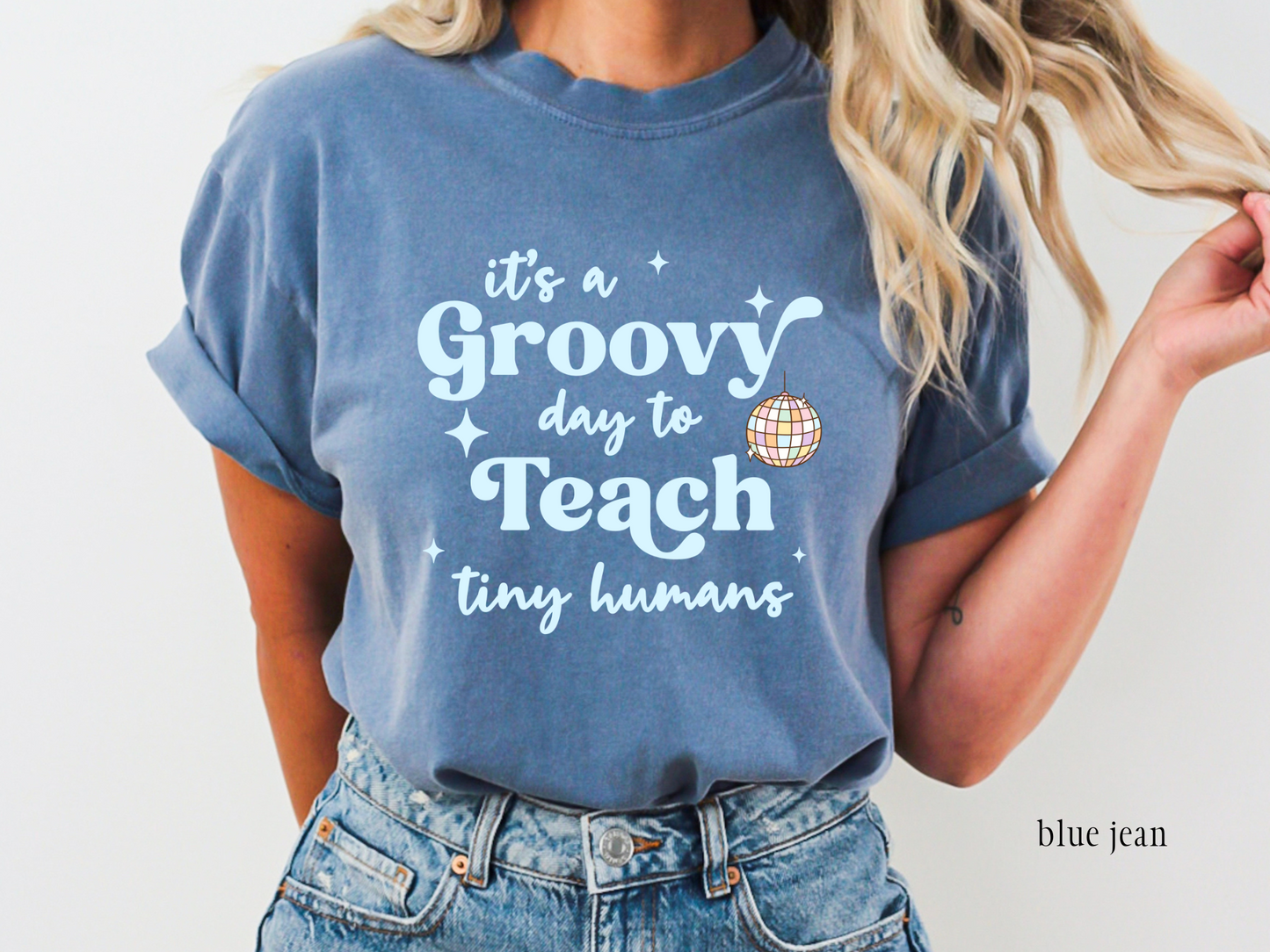 It's a Groovy Day to Teach Shirt, Retro Teacher T-Shirt for Women, Back to School Teacher Gift, Cute Teaching Tee for Educators