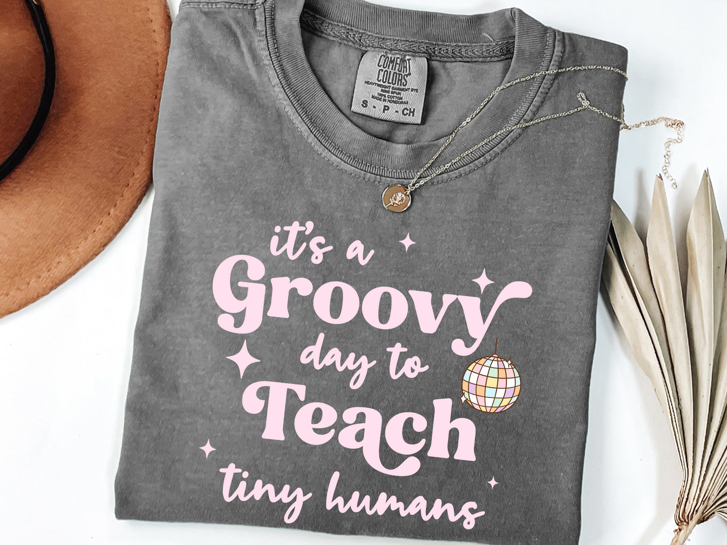 It's a Groovy Day to Teach Shirt, Retro Teacher T-Shirt for Women, Back to School Teacher Gift, Cute Teaching Tee for Educators
