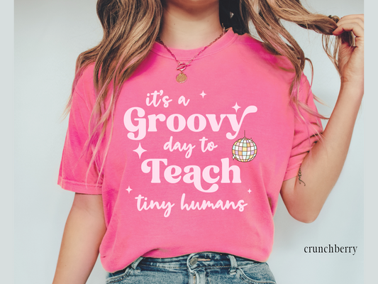 It's a Groovy Day to Teach Shirt, Retro Teacher T-Shirt for Women, Back to School Teacher Gift, Cute Teaching Tee for Educators